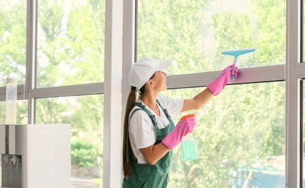 Commercial Window Cleaning in Utah Is a Business Decision, Not Just a Maintenance Task