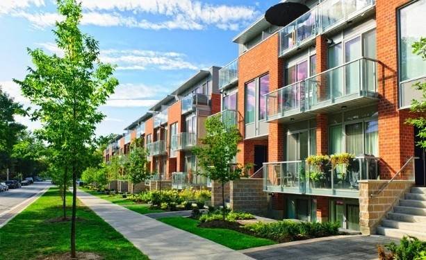 Comparing-Amenities-Across-Different-Neighborhoods